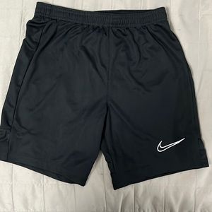 NIKE boys black shorts size M